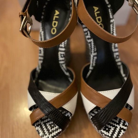 Aldo Elilavia tribal wedge - Picture 2 of 3